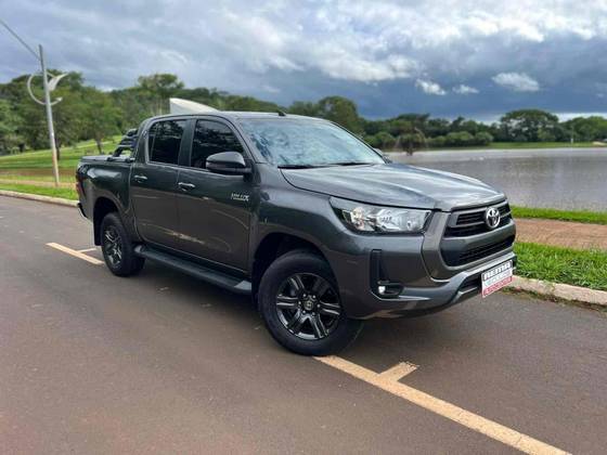 TOYOTA HILUX 2.8 D-4D TURBO DIESEL CD SR 4X4 AUTOMÁTICO